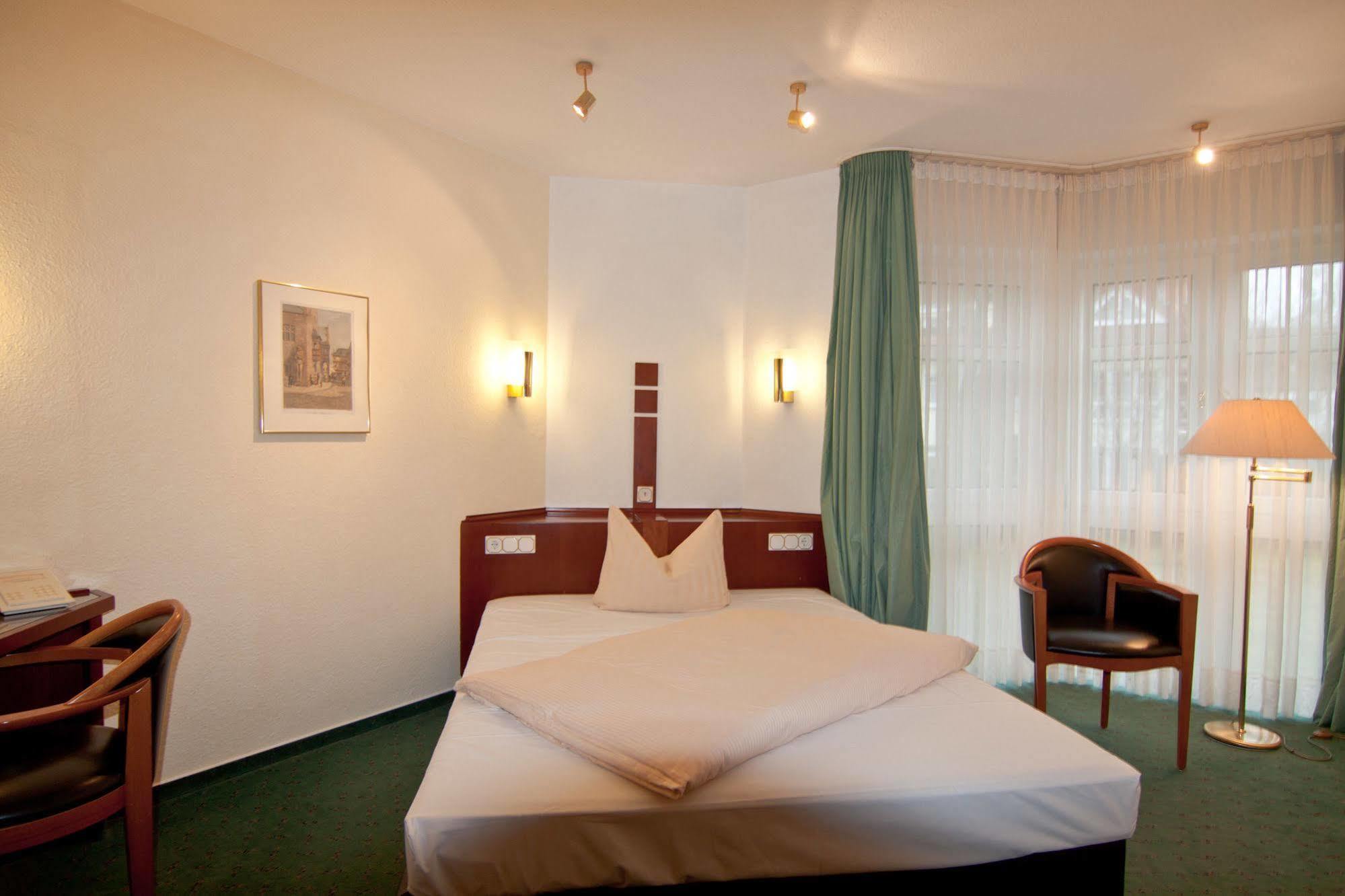 Parkhotel Unter Den Linden Halberstadt Extérieur photo