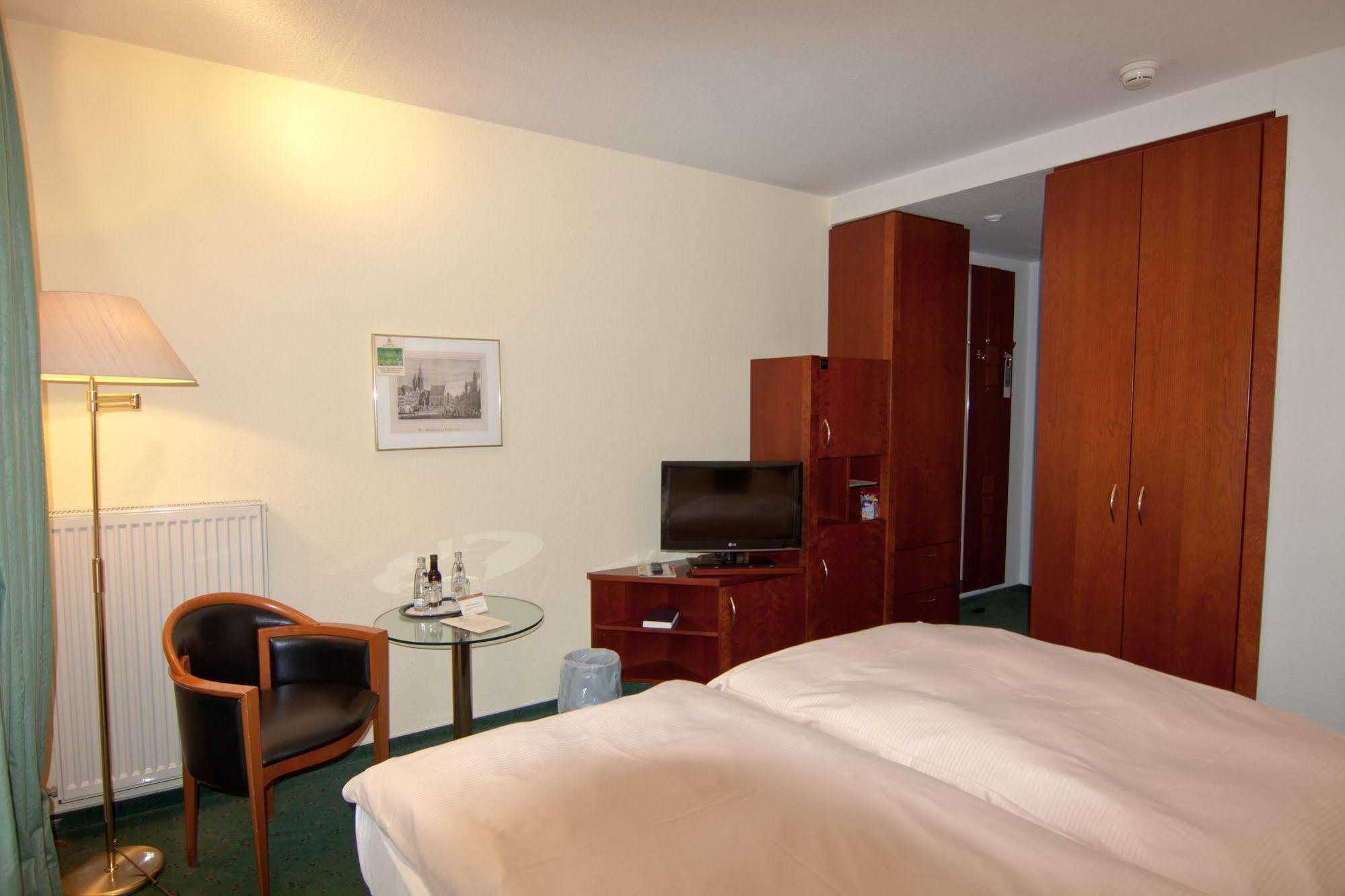 Parkhotel Unter Den Linden Halberstadt Extérieur photo